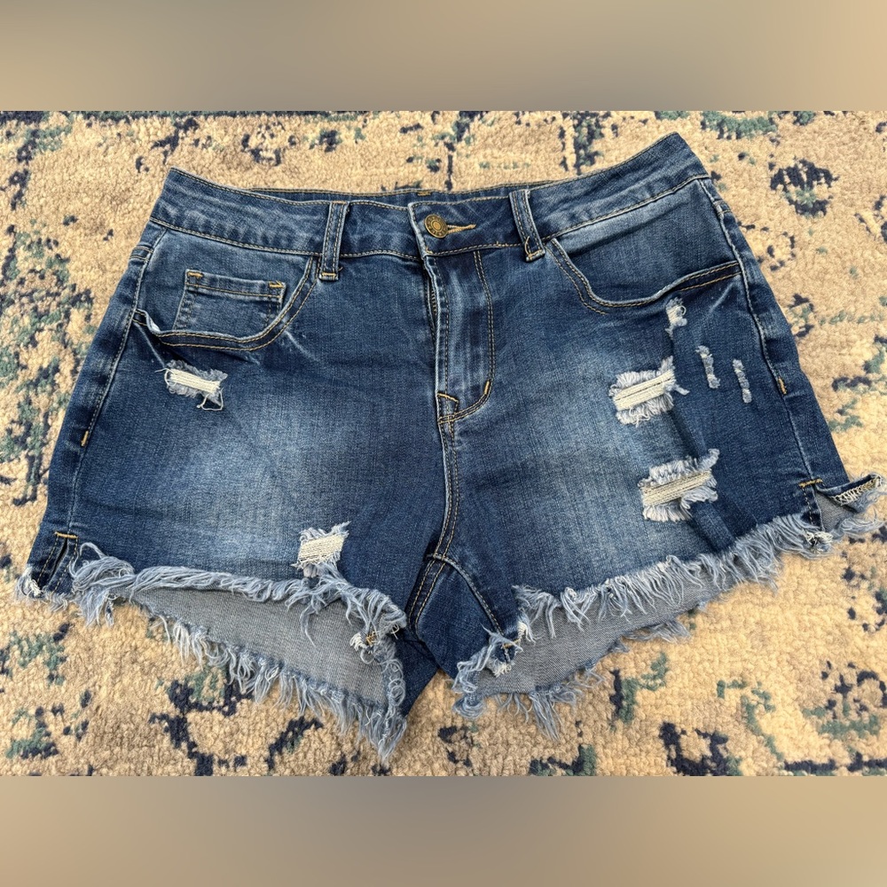 Online bought. Size small. Never worn. Distressed blue Jean shorts.